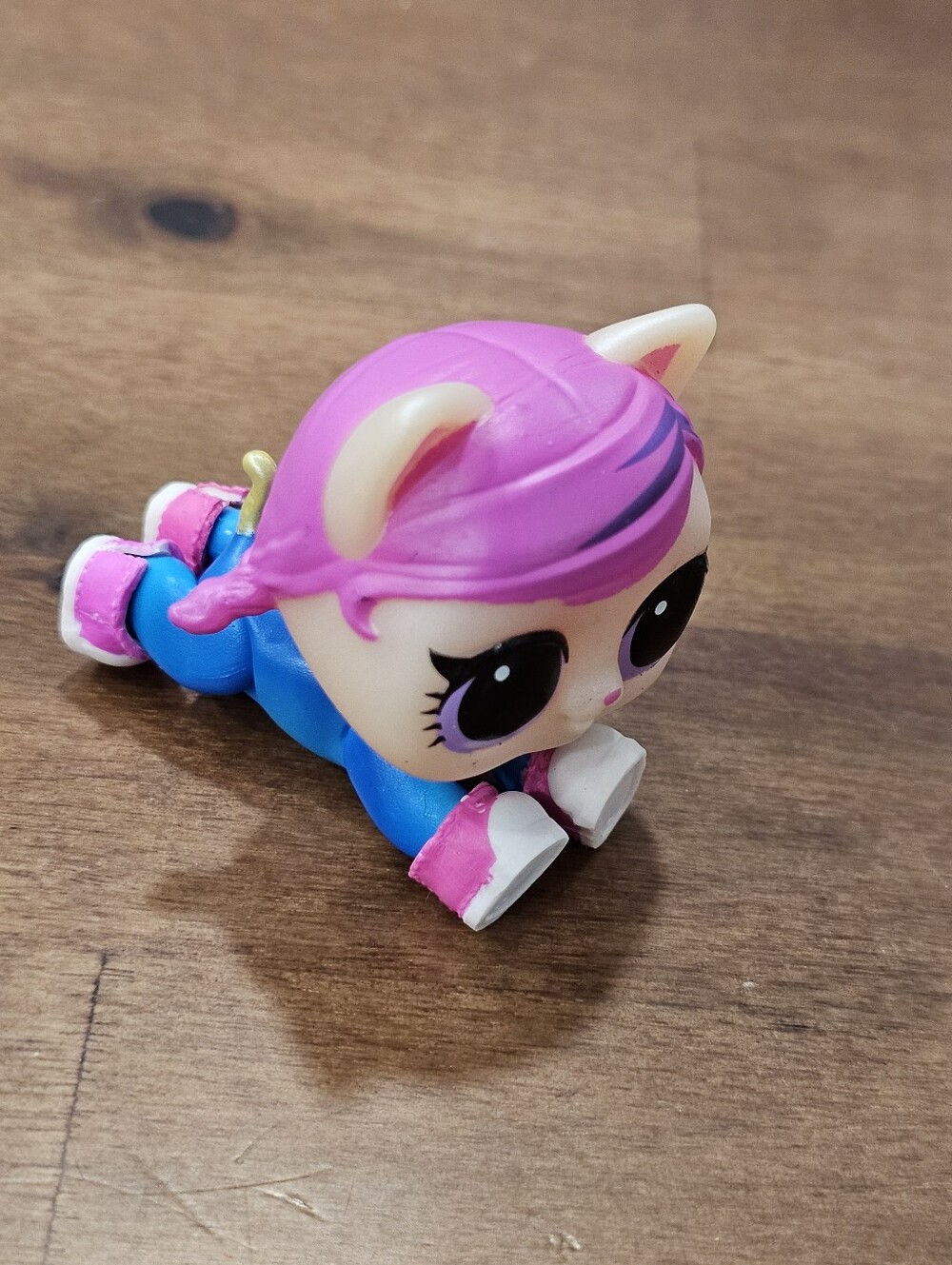 LOL Surprise Pets Series 3 Spicy Kitty Cat Figure W/ Pink Shoes Complete Outfit